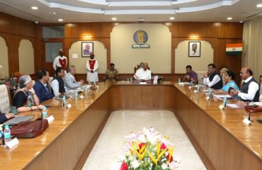 15.05.2023 : Governor reviews implementation of NEP in meeting of VCs