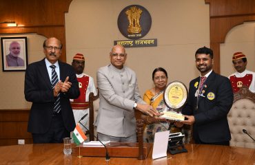 18.05.2023 : Governor felicitates Divyang Medallist of Abilympics