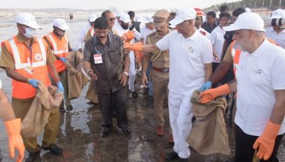 21.05.2023 : Governor, CM, Environment Minister participate in Mega Beach Clean Up Drive in Mumbai
