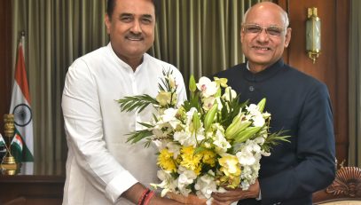 27.05.2023 : Member of Parliament Praful Patel met Governor Ramesh Bais at Raj Bhavan, Mumbai. This was a courtesy call.
