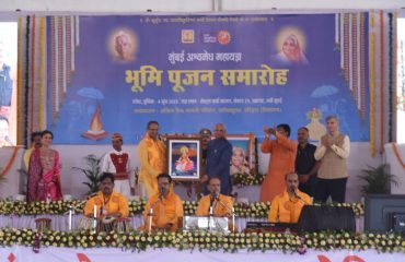 04.06.2023 : Governor Bais performs Bhumi Pujan for Ashwamedh Maha Yagya in Mumbai