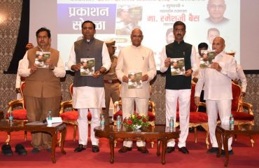 07.06.2023:  Governor releases book on former Minister Balasaheb Desai