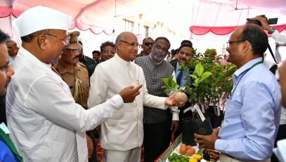 10.06.2023 :   Governor  visits the Agriculture Exhibition organised by PDKV