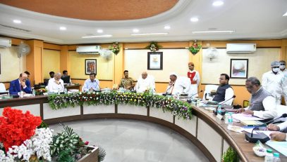 10.06.2023: Governor presides over a meeting of VCs of traditional and agricultural universities from Vidarbha and Marathwada in Akola
