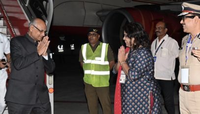 23.06.2023 : Governor Ramesh Bais arrived in Nagpur on a 2 day visit. The Governor was welcomed by senior government officials. The Governor will attend the 39th Convocation of Sant Gadge Baba Amravati University and also visit Bapu Kuti in Sewagram.