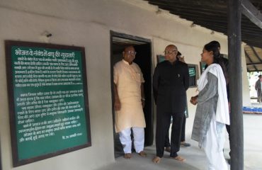 24.06.2023 : Governor visits the Mahatma Gandhi Ashram at Sevagram