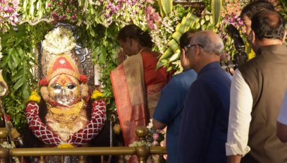 05.07.2023 : President visits Mahalakshmi Jagdamba Mata Mandir at Koradi