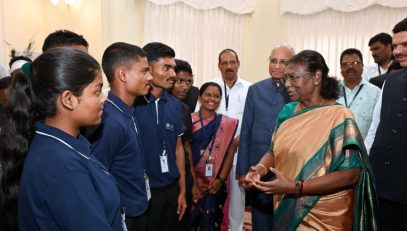 06.07.2023 : President interacts with Particularly Vulnerable Tribal Groups (PVTGs)