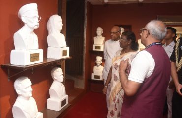 07.07.2023 : President Murmu visits Raj Bhavan Museum of Revolutionaries