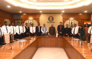 30.07.2023 : Group of Indian Postal Service officers calls on Governor