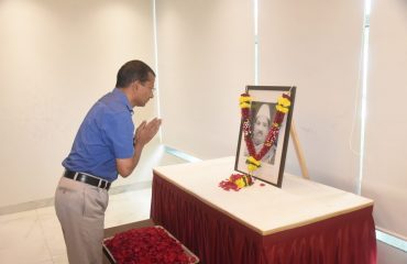 03.08.2023 : Floral tributes were offered to the portrait of Krantisinh Nana Patil on the occasion of his birth anniversary at Raj Bhavan Mumbai.  Principal Secretary to the Governor Santosh Kumar and officers and staff of Raj Bhavan offered floral tributes to Krantisinh Nana Patil on the occasion.