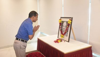 03.08.2023 : Floral tributes were offered to the portrait of Krantisinh Nana Patil on the occasion of his birth anniversary at Raj Bhavan Mumbai.  Principal Secretary to the Governor Santosh Kumar and officers and staff of Raj Bhavan offered floral tributes to Krantisinh Nana Patil on the occasion.