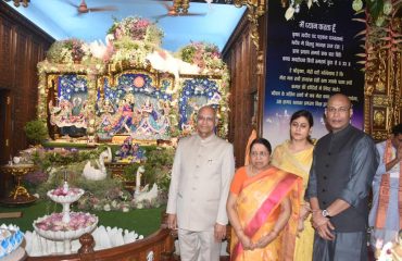 07.09.2023 : Governor visits Radha Gopinath Mandir on Janmashtami