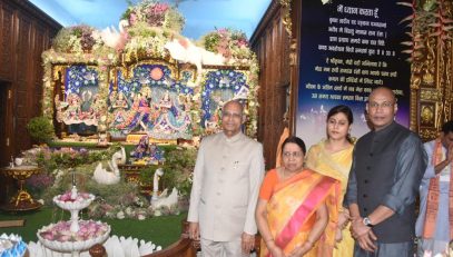 07.09.2023 : Governor visits Radha Gopinath Mandir on Janmashtami