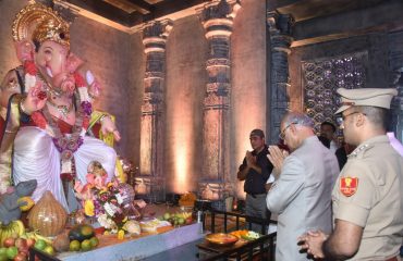 17.09.2024 : Governor visits Bandra West Sarvajanik Ganeshotsav Mandal