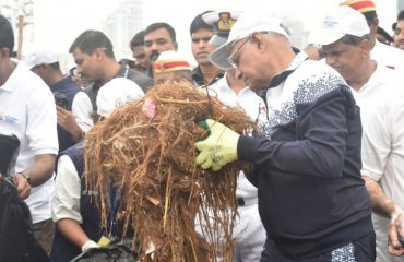 01.10.2023 : Governor, CM launch Cleanliness Campaign at Girgaum Chowpatty