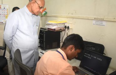 राज्यपालांच्या हस्ते 'नॅब' येथे दृष्टिबाधित महिलांना स्वयंरोजगार किटचे वितरण