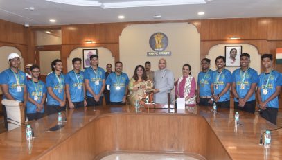 Governor pats HSNC Student team for successful Cycling expedition