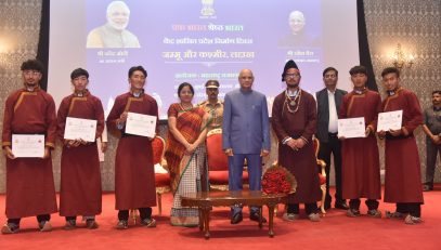 31.10. 2023:  The Foundation Day of the Union Territories of Jammu and Kashmir, and Ladakh was celebrated in Maharashtra Raj Bhavan in the presence of Maharashtra Governor Ramesh Bais. The Union Territory Formation Day of Jammu and Kashmir, and Ladakh was celebrated as part of the 'Ek Bharat Shreshtha Bharat' initiative of Government of India. A cultural programme depicting the rich culture and traditions of Jammu and Kashmir and Ladakh was presented on the occasion. Students and artists of University of Mumbai and the student- artists sent by the Department of Tourism and Culture, Ladakh presented the cultural programme.  Folk dance and folk music of Ladakh, the Hafiza dance, Jobro Folk Dance, Mata Vaishno Devi song, Kawwali and other cultural programs were presented.