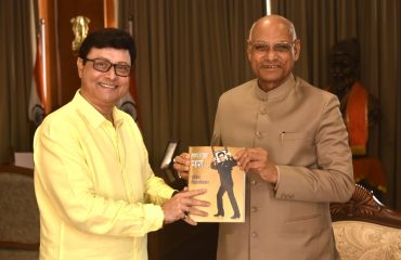 Film Star Sachin Pilgaonkar met Governor