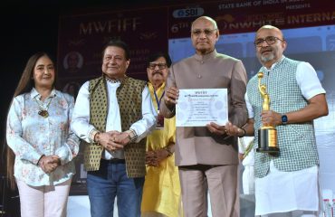 26.11.2023:  Governor attends the awards ceremony of the 6th Moonwhite International Film Festival at Andheri