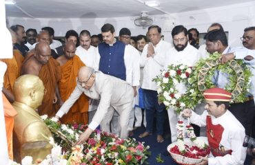 06.12.2023: Governor offered floral tributes to Bharat Ratna Dr Babasaheb Ambedkar at Chaityabhumi