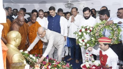 06.12.2023: Governor offered floral tributes to Bharat Ratna Dr Babasaheb Ambedkar at Chaityabhumi