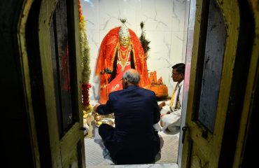 08.12.2023 : Governor visits temple of Ma Pingaleshwari Devi (Korambhi Devi)