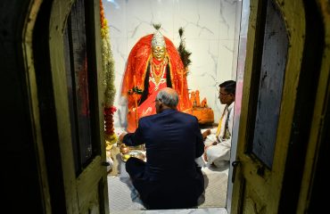 08.12.2023 : Governor visits temple of Ma Pingaleshwari Devi (Korambhi Devi)