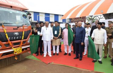 08.12.2023 : Maharashtra Governor Ramesh Bais today inaugurated the Viksit Bharat Sankalp Yatra Mahashibir and flagged off the Viksit Bharat Sankalp Yatra for Bhandara district at Defense Academy Bhandara. The mega camp was organised to inform people about the various schemes of the Central and State Governments. Bhandara District Guardian Minister Dr. Vijay Kumar Gavit, MP Sunil Mendhe, MLA Narendra Bhondekar, former Minister Parinay Phuke, Collector Yogesh Kumbhejkar, Inspector General of Police Chhering Dorje and a large number of citizens were present. On this occasion, the Governor presented the representative cheques and certificates of various schemes to the targetted beneficiaries of Pradhan Mantri Awas Yojana, 'Umed' Jeevanonnati Abhiyan, Pradhan Mantri Samman Yojana, Jal Jeevan Mission, Pradhan Mantri Garib Kalyan Yojana and others.