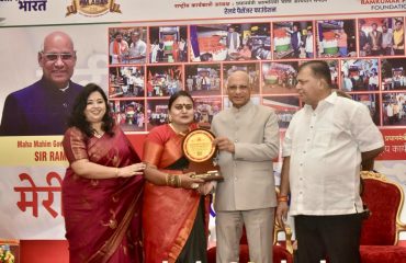 29.12.2023 : Governor presents the Matrubhumi Smriti Chinna for excellent services in Meri Maati, Mera Desh Campaign