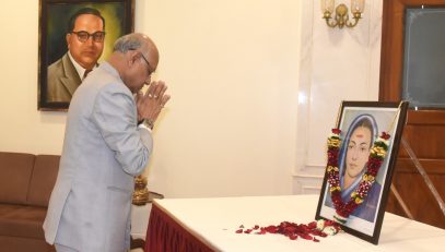 03.01.2023 : Governor offers floral tributes to Krantijyoti Savitribai Phule on her Birth Anniversary