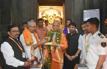 05.01.2024 : Governor of Maharashtra Ramesh Bais visited the Kalaram Mandir in Nashik and performed puja and aarti. The Chief Mahant Acharya Mahamandaleshwar Sudhirdas Maharaj and Trustee Dhananjay Pujari of Kalaram Mandir were welcomed the Governor with an image of Lord Shriram, shawl and shrifal. State Sports and Youth Welfare Minister Sanjay Bansode, Divisional Commissioner Radhakrishna Game, Collector Jalaj Sharma, Nashik Municipal Corporation Commissioner Dr Ashok Karanjkar, Zilla Parishad Chief Executive Officer Ashima Mittal and others were present on this occasion.