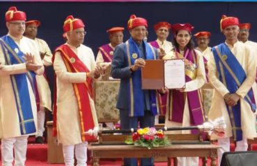 17.01.2024:  Governor and Chancellor of the state universities Ramesh Bais today presided over the 123rd  Convocation Ceremony of Savitribai Phule Pune University in the University Campus in Pune. The Governor presented Gold Medals to meritorious students on the occasion. Former President of Indian Council for Cultural Relations Dr. Vinay Sahasrabudhe delivered the Convocation address.  Vice Chancellor Prof Dr Suresh Gosavi, Pro Vice Chancellor Prof. Dr. Parag Kalkar, In-charge Registrar Dr Vijay Khare, Director of Examination and Evaluation Board Dr Mahesh Kakade, graduating students and parents were present.