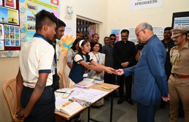 17.01.2024: Governor visits Punyashlok Ahilyabai Holkar Primary School in Aundh