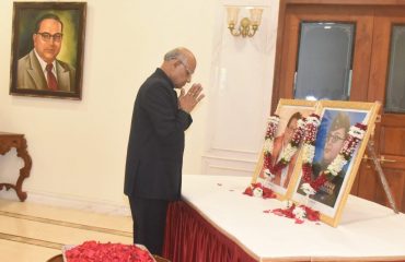 22.01.2024 : Governor offered floral tributes to the portraits of Netaji Subhash Chandra Bose and Balasaheb Thackeray on the occasion of their birth anniversary