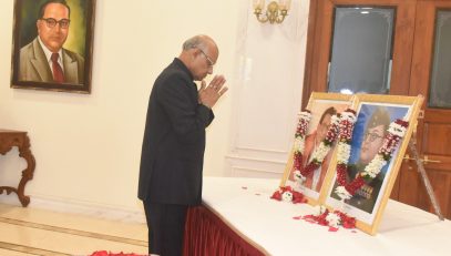 22.01.2024 : Governor offered floral tributes to the portraits of Netaji Subhash Chandra Bose and Balasaheb Thackeray on the occasion of their birth anniversary