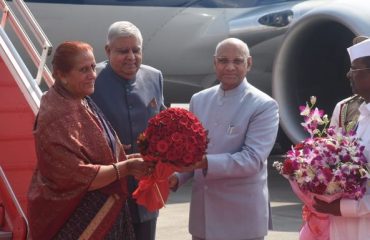 28.01.2024 : Governor welcomes to Vice President on Mumbai Airport