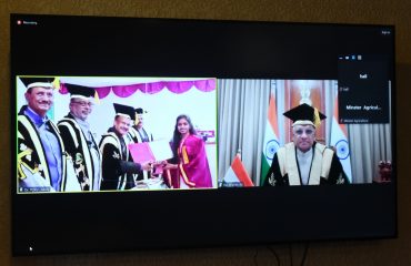 14.02.2024:  राज्यपाल रमेश बैस यांच्या दुरस्थ उपस्थितीत अकोला येथील डॉ. पंजाबराव देशमुख कृषि विद्यापीठाचा ३८ वा दीक्षांत समारंभ संपन्न संपन्न झाला. राज्याचे कृषिमंत्री व विद्यापीठाचे प्रकुलपती धनंजय मुंडे,  पंकृवि विद्यापीठ परिसरात झालेल्या दीक्षांत समारोहाला गुजरात येथील नवसारी कृषि विद्यापीठाचे कुलगुरु डॉ झेड पी पटेल, पंकृविचे कुलगुरु डॉ. शरद गडाख, राज्यातील कृषि व माफसू विद्यापीठांचे कुलगुरु, विद्यापीठाचे माजी कुलगुरु, विविध विभागांचे अधिष्ठाता, प्राध्यापक तसेच स्नातक उपस्थित होते. यावेळी ४०४० स्नातकांना पदव्या प्रदान करण्यात आल्या तर ७९ स्नातकांना सुवर्ण व रौप्य पदके तसेच रोख पारितोषिके देण्यात आली.