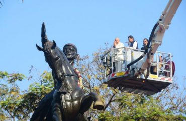 19.02.2024 : Governor offers floral tributes to equestrian statue of Chhatrapati Shivaji Maharaj