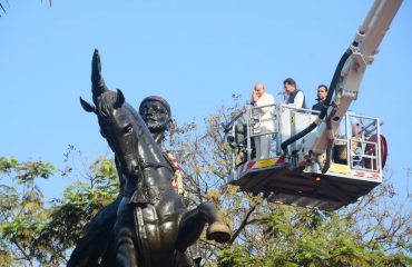 19.02.2024 : राज्यपालांचे शिवाजी पार्क येथील छत्रपती शिवाजी महाराजांच्या अश्वारूढ पुतळ्याला अभिवादन