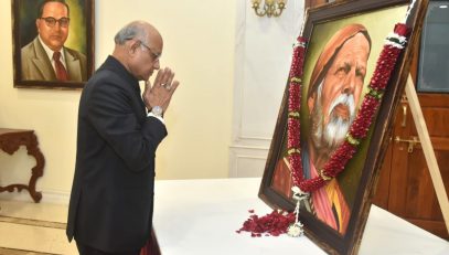 Governor offered floral tributes to the portrait of Sant Gadge Baba on his birth anniversary