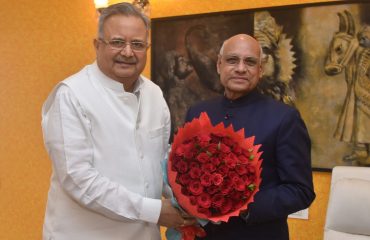 छत्तीसगड विधानसभा अध्यक्ष रमण सिंह यांनी घेतली राज्यपालांची भेट