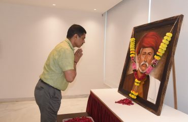 11.04.2024 : Tributes paid to Mahatma Phule on Jayanti