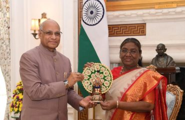 Maharashtra Governor calls on President Murmu