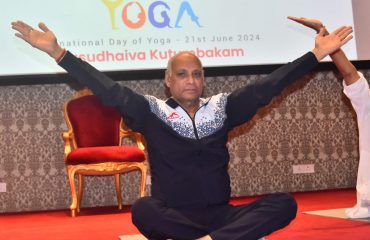 Governor leads Raj Bhavan in performing yoga