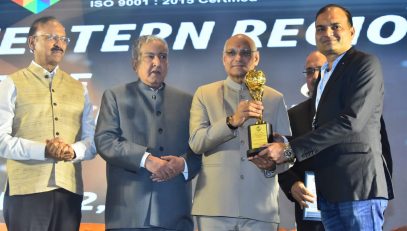 22.06.2024:  Governor Ramesh Bais presented the 8th and 9th Set of the Export Excellence Awards for the years 2020-21 and 2021-22 to leading exporters from various States and women entrepreneurs at a programme in Mumbai. The Awards function was organised by the Federation of Indian Export Organizations (FIEO), an apex export promotion body under the Ministry of Commerce. FIEO Federation President Ashwini Kumar, Industrial Development Commissioner Deependra Singh Kushwaha, FIEO Western Region President Paresh Mehta, CEO Dr Ajay Sahay were among those present.