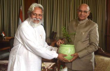 Environmentalist Dr Rajendra Singh called on Governor