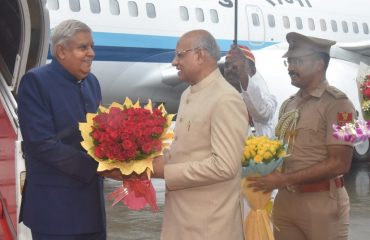 11.07.2024 : Governor welcome Vice President at Mumbai Airport