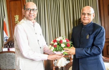 Vice Chancellor of KBCNMU, Jalgaon Dr Vijay Maheshwari meets on Governor